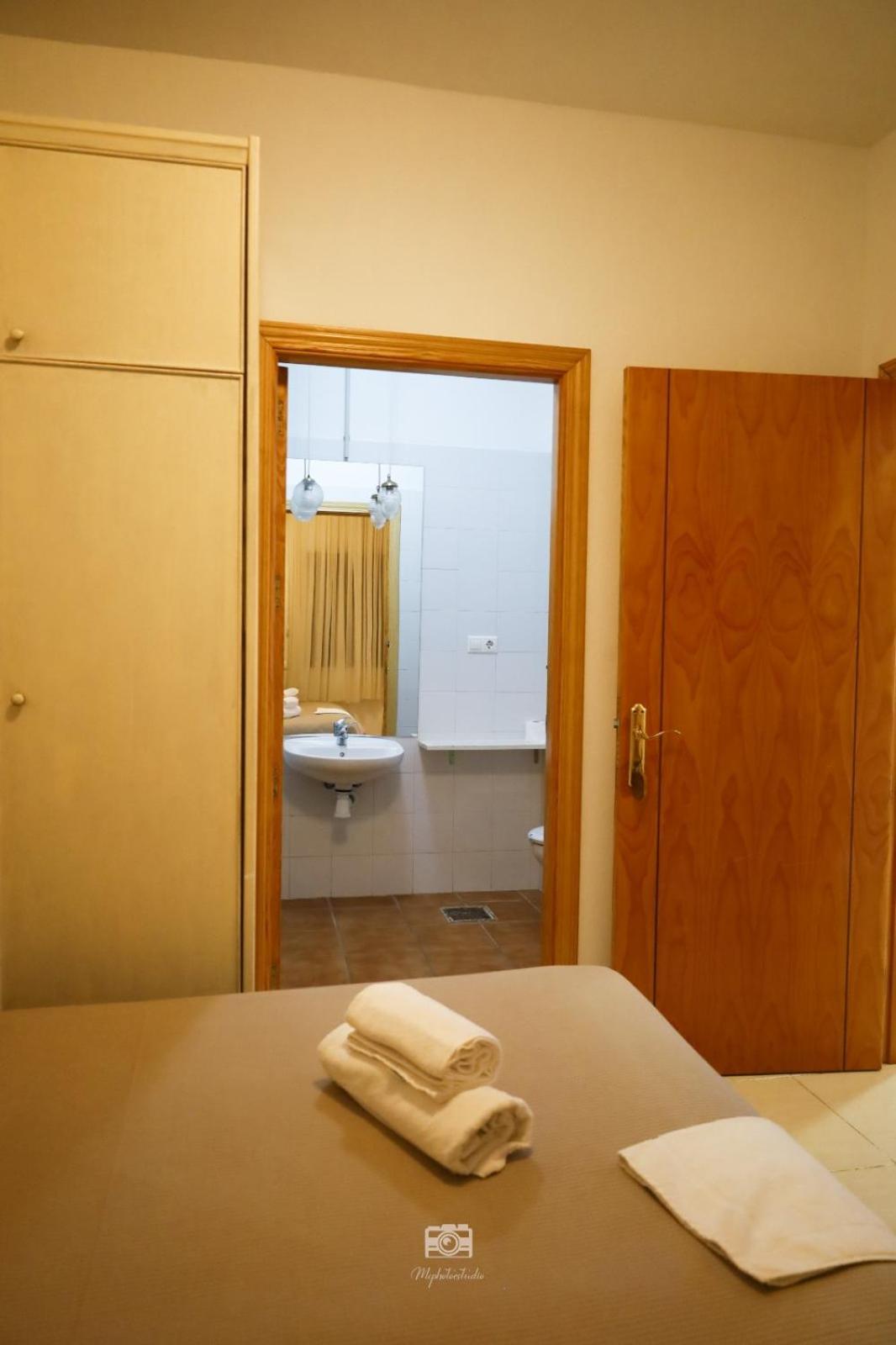 Hospedium Dlj Hostal Ben Nassar Arjona Luaran gambar