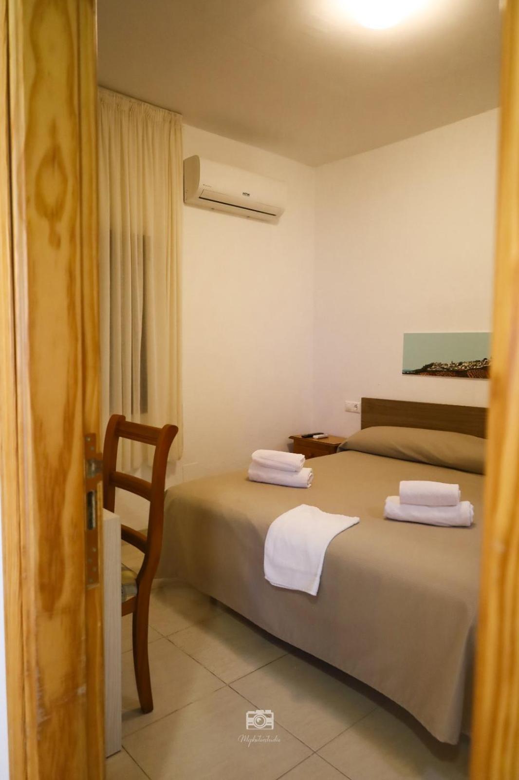 Hospedium Dlj Hostal Ben Nassar Arjona Luaran gambar
